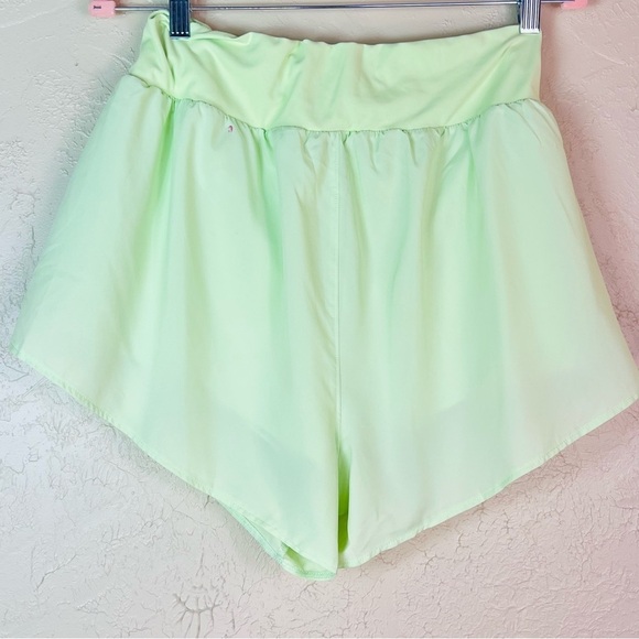 FABLETICS SUN CHASER 3” SHORTS SIZE XL NWT LIME GREEN - Picture 7 of 8